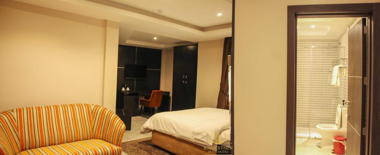 Joshesther Olive Hotel Ikeja Exterior foto