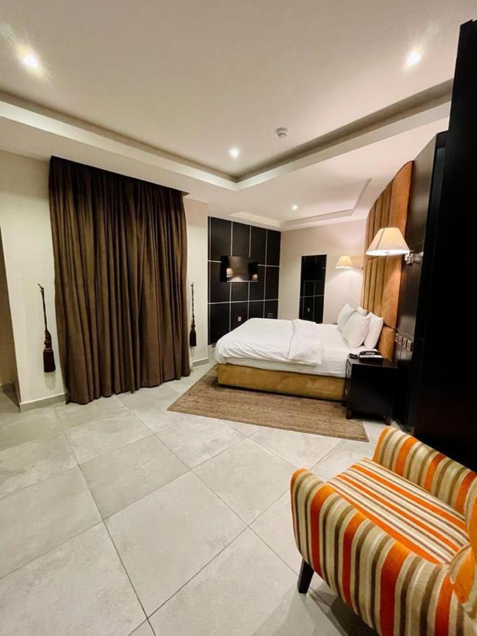Joshesther Olive Hotel Ikeja Exterior foto