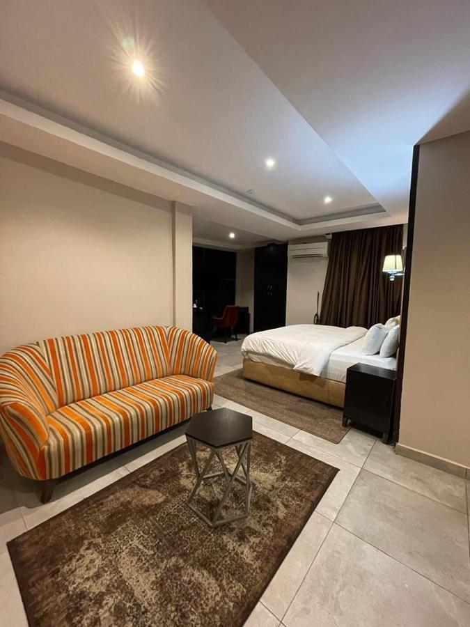 Joshesther Olive Hotel Ikeja Exterior foto