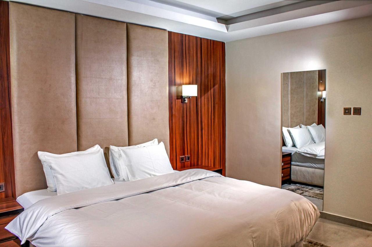 Joshesther Olive Hotel Ikeja Exterior foto